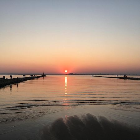 Roses Confort Beach Ev Milleni ภายนอก รูปภาพ