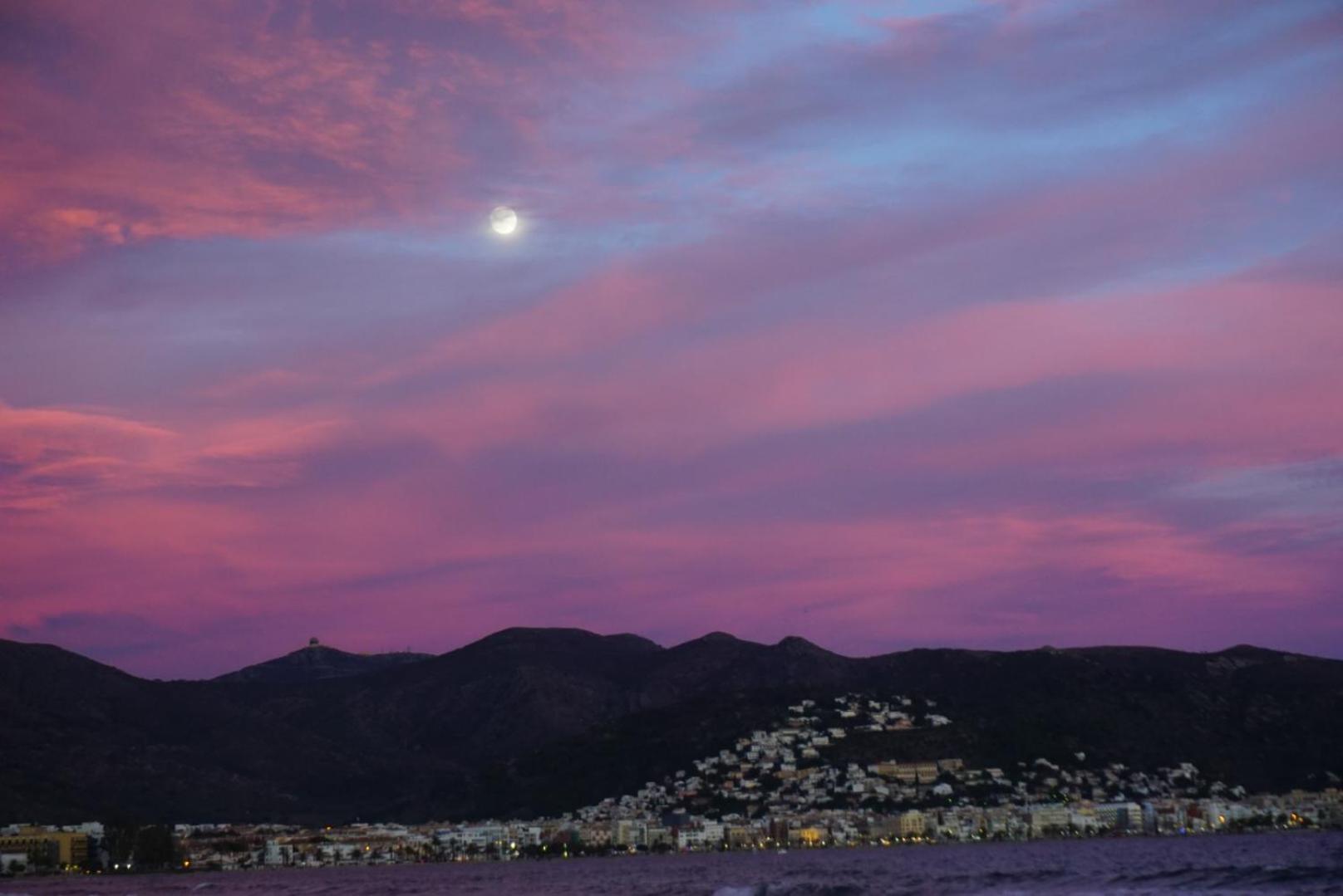 Roses Confort Beach Ev Milleni ภายนอก รูปภาพ